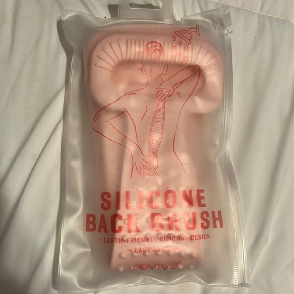 NWT Silicone Back Brush